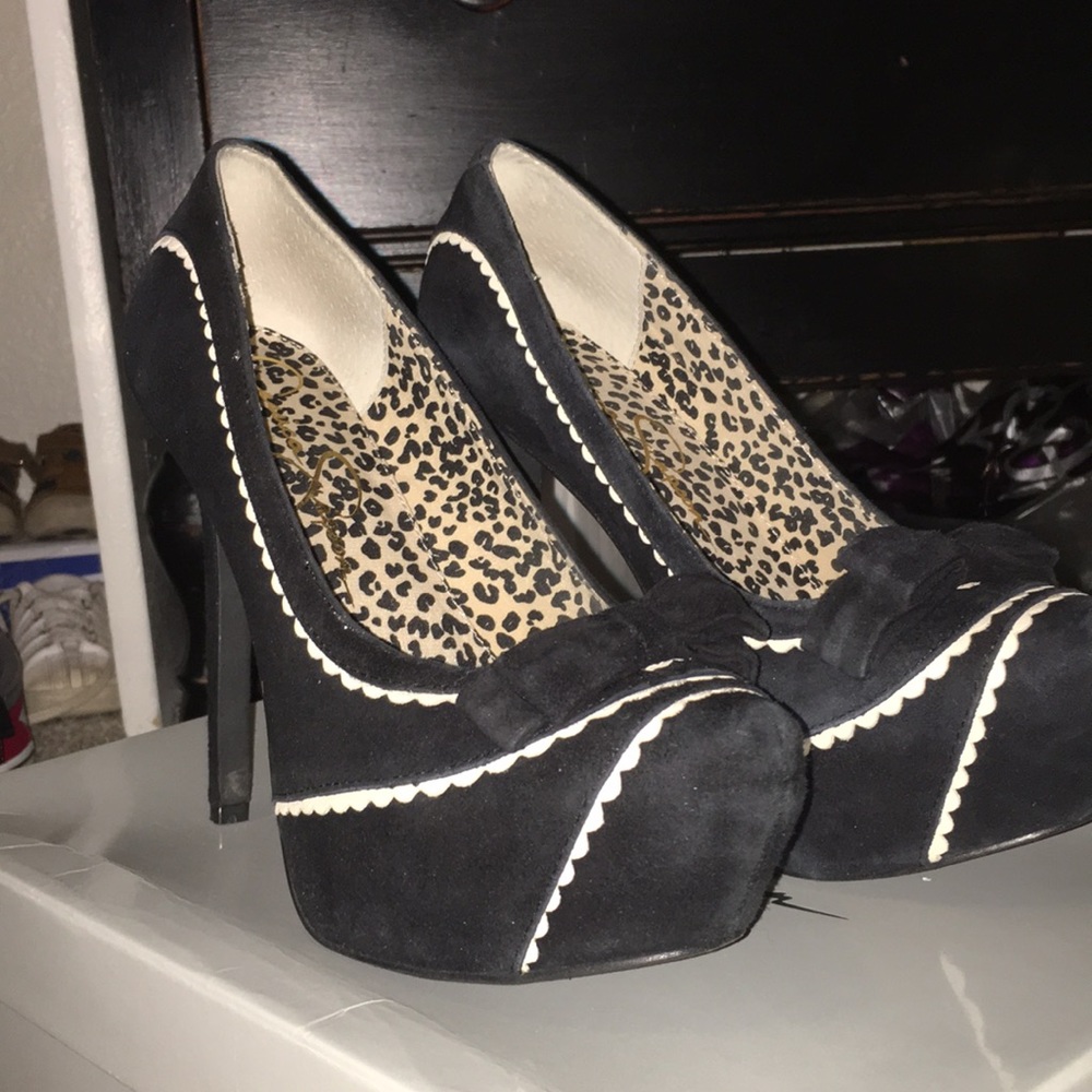 Jessica Simpson black and cream heels